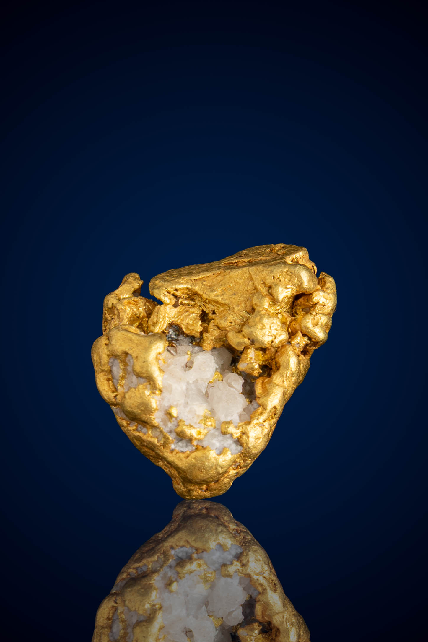 (image for) Elegant, Opulent Natural Gold Nugget with Quartz - Alaska - 17.60 grams